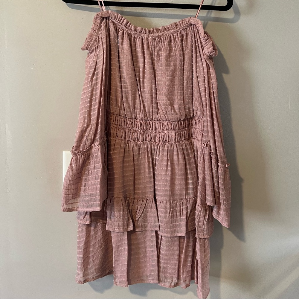 Off the shoulder Belle sleeve dress